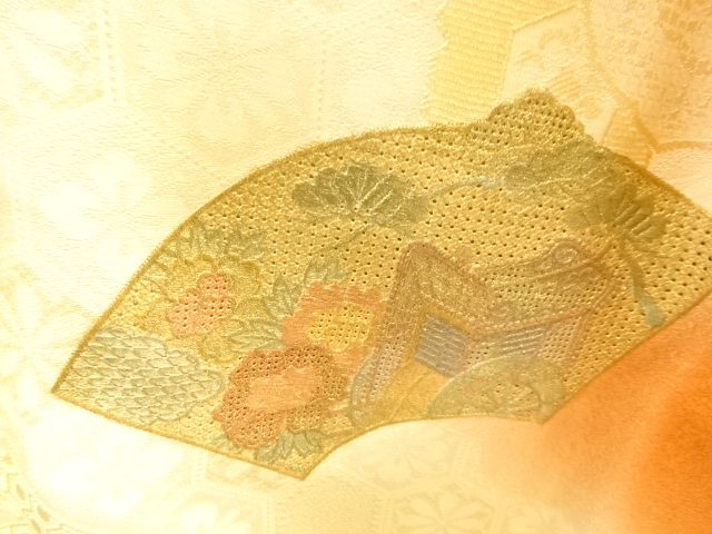  地紙に御所車・草花模様刺繍訪問着